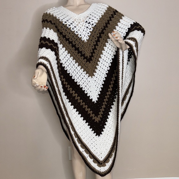 Granny Crochet Poncho - Picture 4 of 17